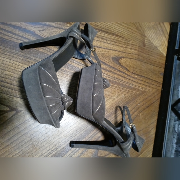 Authentic Gucci Olive Green Sling Back Sandals - Picture 9 of 16